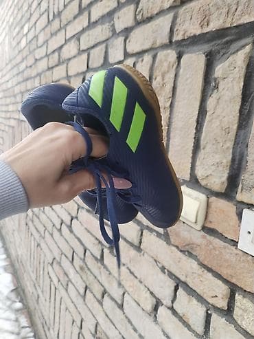 Adidas patike za decake br 33 nigde odlepljene na lalafo.rs — 5 Adidas patike za decake br 33 nigde odlepljene — 5