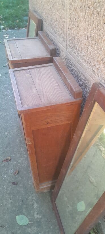 Antique Dressers: Drvene noćne ormariće – starinski model - Materijal: puno drvo (hrast at lalafo.rs — 3 Antique Dressers: Drvene noćne ormariće – starinski model - Materijal: puno drvo (hrast — 3