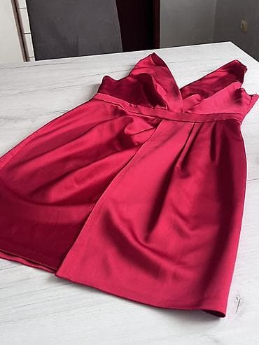 Elegantna crvena koktel haljina. Velicina 40 - na lalafo.rs — 2 Elegantna crvena koktel haljina. Velicina 40 - — 2