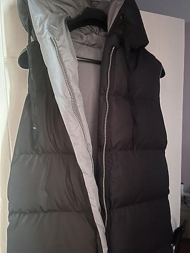 Dugačak ženski prsluk bez rukava – pufnast, sa velikom kapuljačom. - na lalafo.rs — 2 Dugačak ženski prsluk bez rukava – pufnast, sa velikom kapuljačom. - — 2