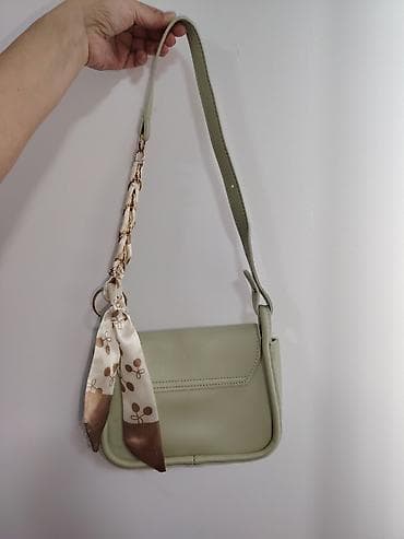 Ženska torba preko ramena u nežno maslinasto-zelenoj boji. - na lalafo.rs — 2 Ženska torba preko ramena u nežno maslinasto-zelenoj boji. - — 2