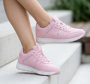 Ženske patike u nežno roze boji, sa diskretnim srebrnim detaljima sa na lalafo.rs Ženske patike u nežno roze boji, sa diskretnim srebrnim detaljima sa