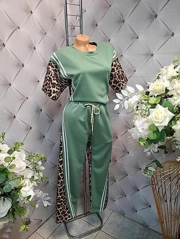 Damski komplet trenerke – bluza i pantalone sa detaljima u animal na lalafo.rs Damski komplet trenerke – bluza i pantalone sa detaljima u animal
