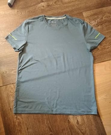 Personal Items: T-shirt Crivit Sports, color - Green at lalafo.rs — 2 Personal Items: T-shirt Crivit Sports, color - Green — 2