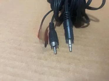 Kvalitetan stereo audio kabal sa AUX 3.5mm na dva činč konektora; at lalafo.rs — 3 Kvalitetan stereo audio kabal sa AUX 3.5mm na dva činč konektora; — 3