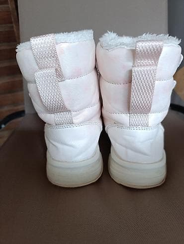 Zimske cizmice 32
ug 19,5cm-19,8cm
tople, odlicne na lalafo.rs — 3 Zimske cizmice 32
ug 19,5cm-19,8cm
tople, odlicne — 3