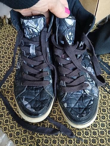 Armani Jeans original ženske patike – visoki model skroz ocuvane i na lalafo.rs — 1 Armani Jeans original ženske patike – visoki model skroz ocuvane i — 1
