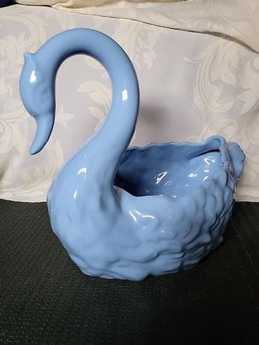 Vases and pots: Saksija labud iz 70-ih. Saksija je perfektna,sve na njoj odsjaj od at lalafo.rs — 1 Vases and pots: Saksija labud iz 70-ih. Saksija je perfektna,sve na njoj odsjaj od — 1