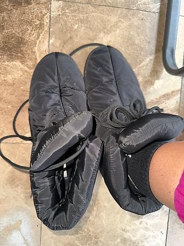 Zara cizme u velicini 41. Premoderne, lake za navlacenje, idu uz sve na lalafo.rs — 1 Zara cizme u velicini 41. Premoderne, lake za navlacenje, idu uz sve — 1