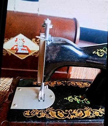 Stara šivaća mašina. Minijaturna. Ispravna i radi. Sa koferčetom i na lalafo.rs — 7 Stara šivaća mašina. Minijaturna. Ispravna i radi. Sa koferčetom i — 7