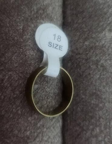 Personal Items: Burmica od hiruškog čelika veličina 18 nenošena, boje zlata at lalafo.rs — 2 Personal Items: Burmica od hiruškog čelika veličina 18 nenošena, boje zlata — 2