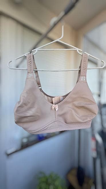 Bež grudnjak bez žice 46D - Model: klasičan mekani grudnjak bez korpi na lalafo.rs Bež grudnjak bez žice 46D - Model: klasičan mekani grudnjak bez korpi