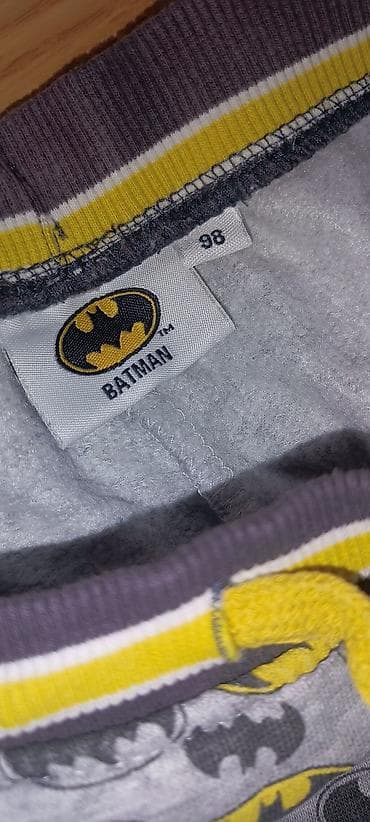 Donji deo trenerke za dečake, sive boje, sa motivima Betmena. Gornji na lalafo.rs — 2 Donji deo trenerke za dečake, sive boje, sa motivima Betmena. Gornji — 2