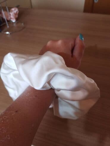 Velika satenska gumica za kosu (scrunchie) - Materijal: glatki na lalafo.rs Velika satenska gumica za kosu (scrunchie) - Materijal: glatki