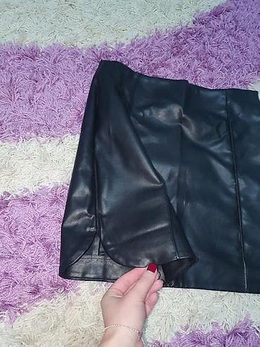 Crna mini suknja od eko-kože - Materijal: meka eko-koža sa blagim na lalafo.rs — 1 Crna mini suknja od eko-kože - Materijal: meka eko-koža sa blagim — 1