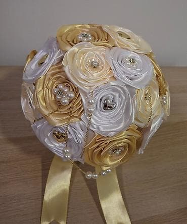 Ručni buketi od satenskih ruža – elegantni dekor za venčanje, kumstvo na lalafo.rs — 1 Ručni buketi od satenskih ruža – elegantni dekor za venčanje, kumstvo — 1
