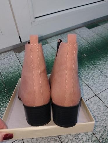 New Look čizmice za prelaz (proleće i jesen) u nude roze boji. Broj at lalafo.rs — 3 New Look čizmice za prelaz (proleće i jesen) u nude roze boji. Broj — 3