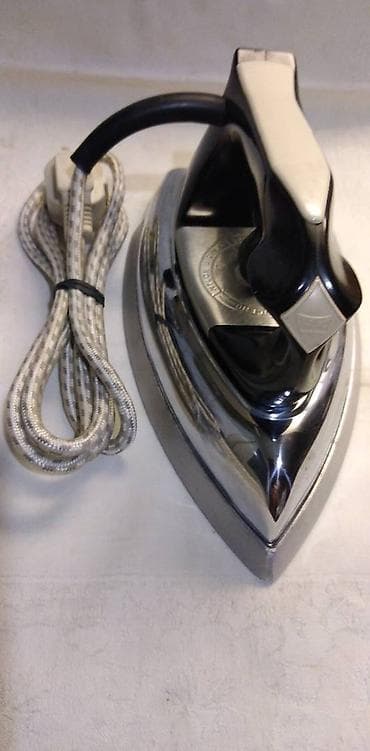 Irons: Pegla Elma Rowenta tip 990.,1000 W laka 1020 gr.duzina kabla 178 at lalafo.rs — 4 Irons: Pegla Elma Rowenta tip 990.,1000 W laka 1020 gr.duzina kabla 178 — 4