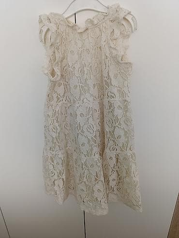 Čipkana haljina bež boje sa diskretnim cvetnim motivima, idealna za na lalafo.rs — 1 Čipkana haljina bež boje sa diskretnim cvetnim motivima, idealna za — 1