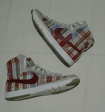 NIKE original uvek aktuelan model, prelepe i lagane patike, donete su na lalafo.rs — 5 NIKE original uvek aktuelan model, prelepe i lagane patike, donete su — 5