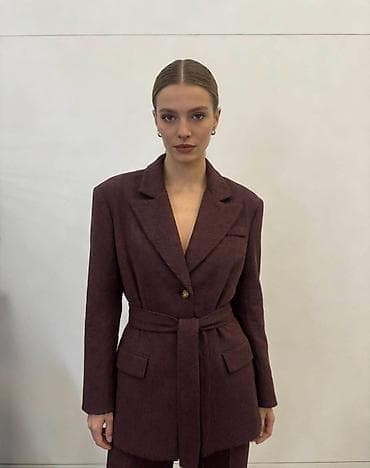 💫Ženski blejzer s pojasom – elegantan i strukturiran model
✅2600 din na lalafo.rs 💫Ženski blejzer s pojasom – elegantan i strukturiran model
✅2600 din