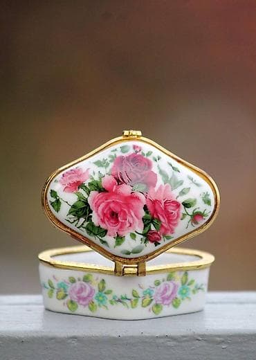 Burmutica Vintage porculanska Stara porculanska burmutica sa metalnim na lalafo.rs — 5 Burmutica Vintage porculanska Stara porculanska burmutica sa metalnim — 5