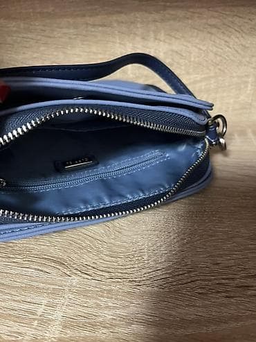 Carpisa torbica preko ramena – pastelno plava - Kompaktna crossbody at lalafo.rs — 4 Carpisa torbica preko ramena – pastelno plava - Kompaktna crossbody — 4