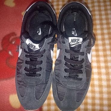 Nike patike – model sa retro trkačkim izgledom - Boja: crna sa belim na lalafo.rs — 4 Nike patike – model sa retro trkačkim izgledom - Boja: crna sa belim — 4