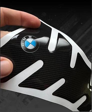 Transport: BMW Tank pad Carbon - štitnik rezervoara - 333 📌 Opis: Dodajte svom at lalafo.rs — 3 Transport: BMW Tank pad Carbon - štitnik rezervoara - 333 📌 Opis: Dodajte svom — 3