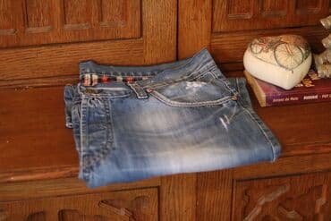 Farmerke: struk 45 cm, duzina 81 cm, nisam siguran ko je proizvodjac na lalafo.rs Farmerke: struk 45 cm, duzina 81 cm, nisam siguran ko je proizvodjac