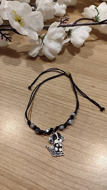 kom sa etiketom: Narukvica sa priveskom psića - Ručno pletena narukvica od crnog konca at lalafo.rs — 2 kom sa etiketom: Narukvica sa priveskom psića - Ručno pletena narukvica od crnog konca — 2