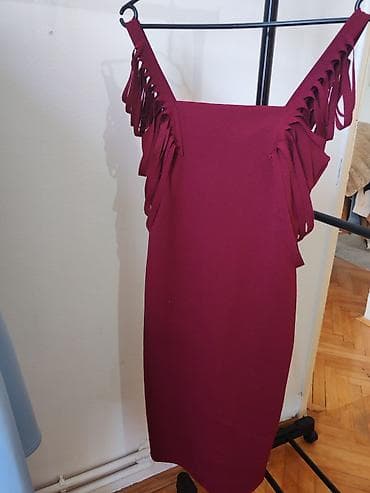 Elegantna bordo haljina na bretele - Kroj: uska, midi dužina, ravan na lalafo.rs Elegantna bordo haljina na bretele - Kroj: uska, midi dužina, ravan