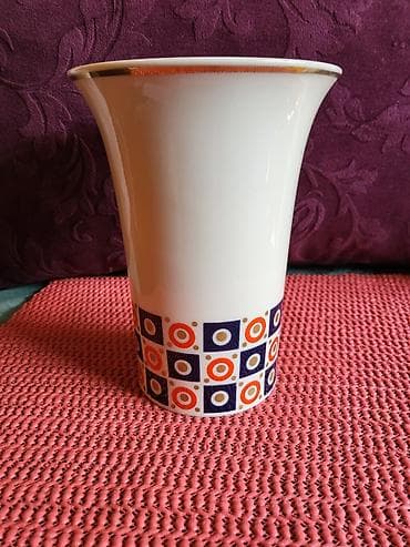 Antikviteti: Vaza nova porcelanska 70te. Visina. 15cm. Stopa. 7cm na lalafo.rs — 5 Antikviteti: Vaza nova porcelanska 70te. Visina. 15cm. Stopa. 7cm — 5