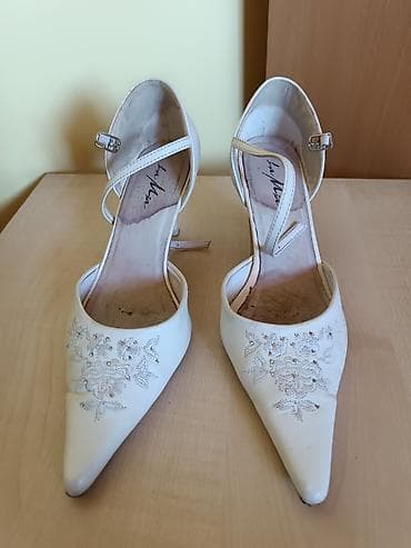 Elegantne bele salonke sa špicastim vrhom i ukrasnim cvetnim na lalafo.rs — 2 Elegantne bele salonke sa špicastim vrhom i ukrasnim cvetnim — 2