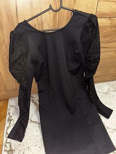 Elegantna crna haljina sa čipkanim rukavima - Model: uska, klasična na lalafo.rs Elegantna crna haljina sa čipkanim rukavima - Model: uska, klasična