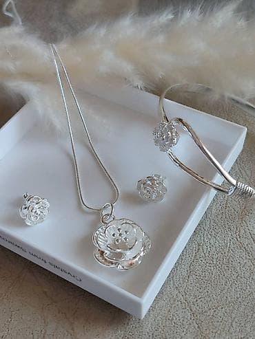 Set: Minđuše, Narukvica, Ogrlica, Materijal: Srebro na lalafo.rs Set: Minđuše, Narukvica, Ogrlica, Materijal: Srebro