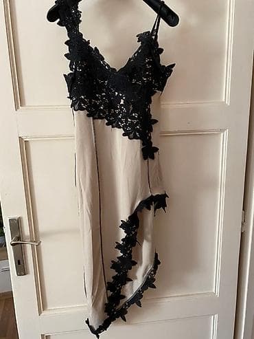 Elegantna slip haljina sa čipkom - Model: asimetrična slip haljina na at lalafo.rs — 1 Elegantna slip haljina sa čipkom - Model: asimetrična slip haljina na — 1