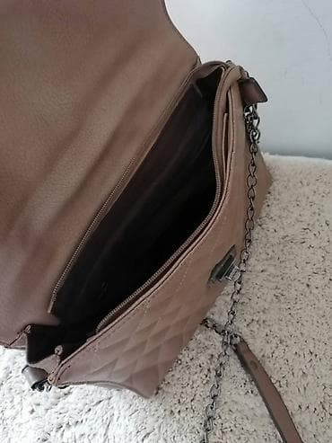 Bez tasna srednje velicine. Vrlo lepa zenska tasna stepana na rombove na lalafo.rs — 8 Bez tasna srednje velicine. Vrlo lepa zenska tasna stepana na rombove — 8