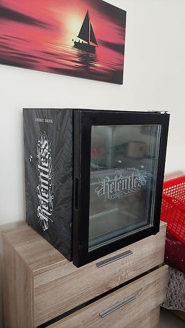 Sa dvoja vrata bоја - Crna, Novo na lalafo.rs Sa dvoja vrata bоја - Crna, Novo