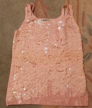 Svetlo roze majica, nezna, sa sljokicama napred, blago sijaju na lalafo.rs Svetlo roze majica, nezna, sa sljokicama napred, blago sijaju