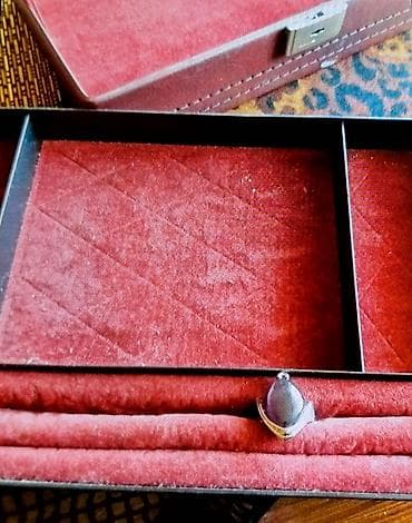 Kutija za nakit."Merkurova".Kožna. Postava bordo pliš na lalafo.rs — 4 Kutija za nakit."Merkurova".Kožna. Postava bordo pliš — 4