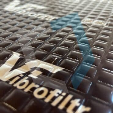 Cena se odnosi na 1 kutiju – 25 tabli (4,375m2) 35x50cm. VIBROFILTR na lalafo.rs Cena se odnosi na 1 kutiju – 25 tabli (4,375m2) 35x50cm. VIBROFILTR