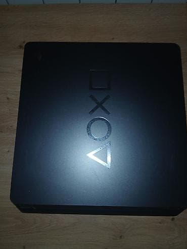 Prodajem Playstation 4 konzolu u odlicnom stanju redovno ciscena i na lalafo.rs — 7 Prodajem Playstation 4 konzolu u odlicnom stanju redovno ciscena i — 7
