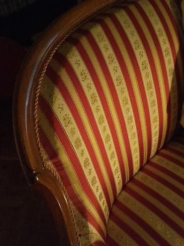 Antique Armchairs: Antikvetska fotelja u klasičnom stilu sa drvenom konstrukcijom i at lalafo.rs — 1 Antique Armchairs: Antikvetska fotelja u klasičnom stilu sa drvenom konstrukcijom i — 1