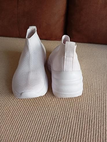 Lagane poluduboke patike br 35 at lalafo.rs Lagane poluduboke patike br 35