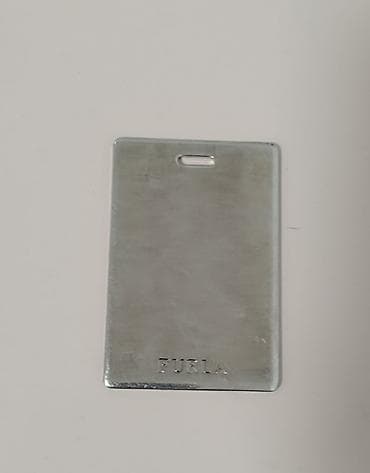 FURLA/Metalna pločica/privjesak sa natpisom FURLA. - Materijal: metal na lalafo.rs — 1 FURLA/Metalna pločica/privjesak sa natpisom FURLA. - Materijal: metal — 1