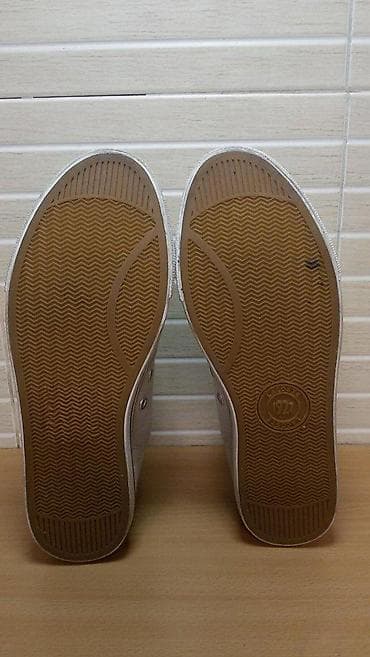 za svaki dan: Lacoste (br.41) patike su u odličnom stanju, kao što se vidi i na at lalafo.rs — 3 za svaki dan: Lacoste (br.41) patike su u odličnom stanju, kao što se vidi i na — 3