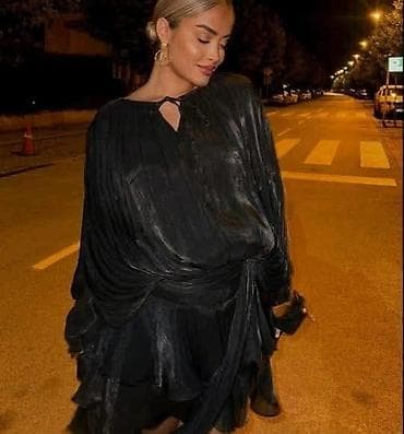 Ženska mini haljina sa volanima – plisirana, lepršava - Kroj: mini na lalafo.rs — 4 Ženska mini haljina sa volanima – plisirana, lepršava - Kroj: mini — 4