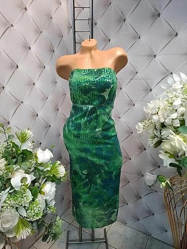 Zeleni večernji strapless haljina – midi dužina - Kroj: uska silueta na lalafo.rs Zeleni večernji strapless haljina – midi dužina - Kroj: uska silueta