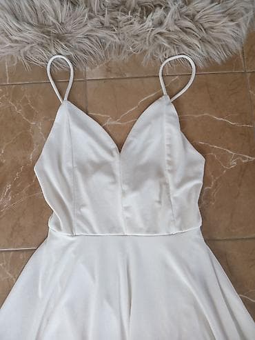 Belo mini haljina na bretele - Model: A-kroja sa lepršavom suknjom - na lalafo.rs — 3 Belo mini haljina na bretele - Model: A-kroja sa lepršavom suknjom - — 3